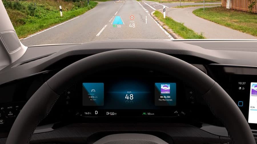 Màn hình Head Up Display hỗ trợ hiển thị thông tin rõ ràng và kết nối