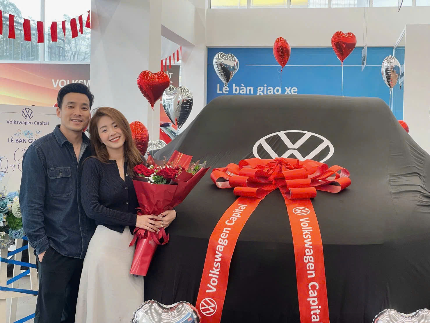 Khách hàng nhận xe Volkswagen Teramont